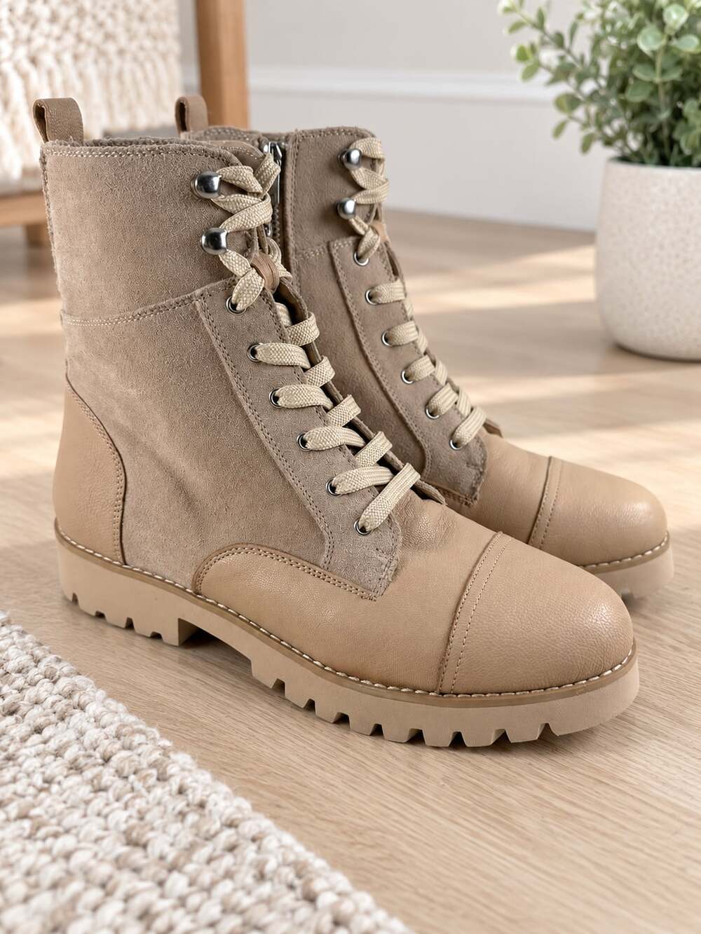 Donald Pliner Ease Women’s Suede Leather Combat Boots Sand Tan Size 8M